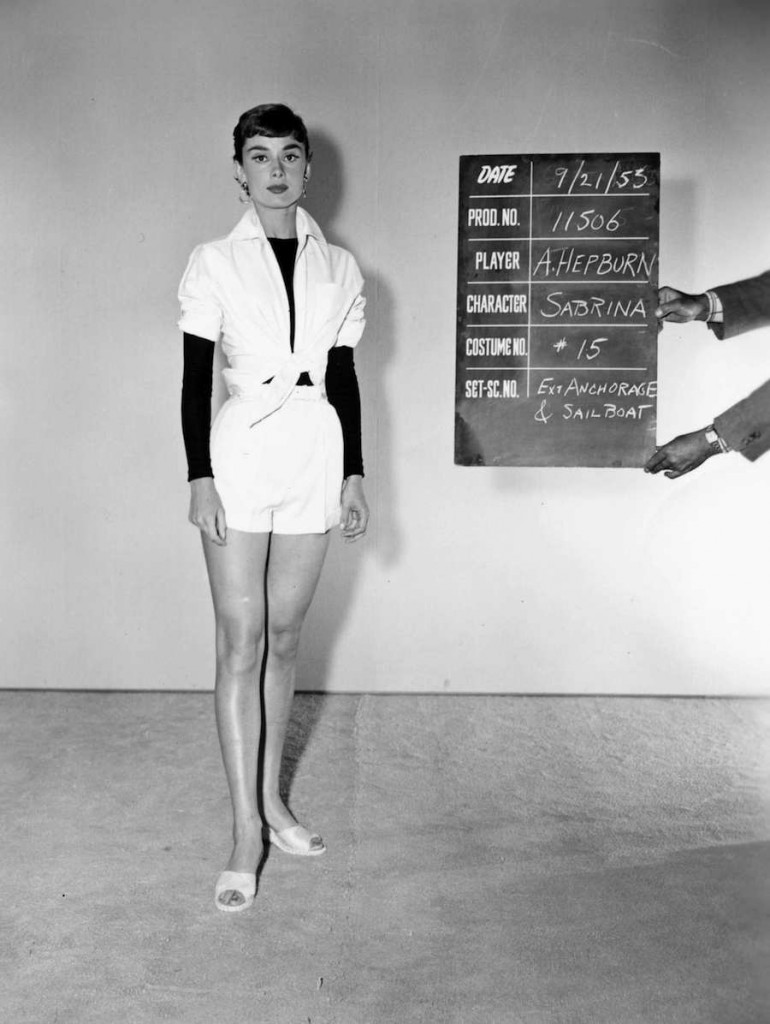 Thử trang phục cho phim Sabrina năm 1953