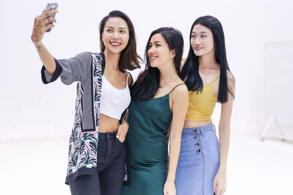 Cô còn selfie cùng Minh Triệu và Kha Mỹ Vân