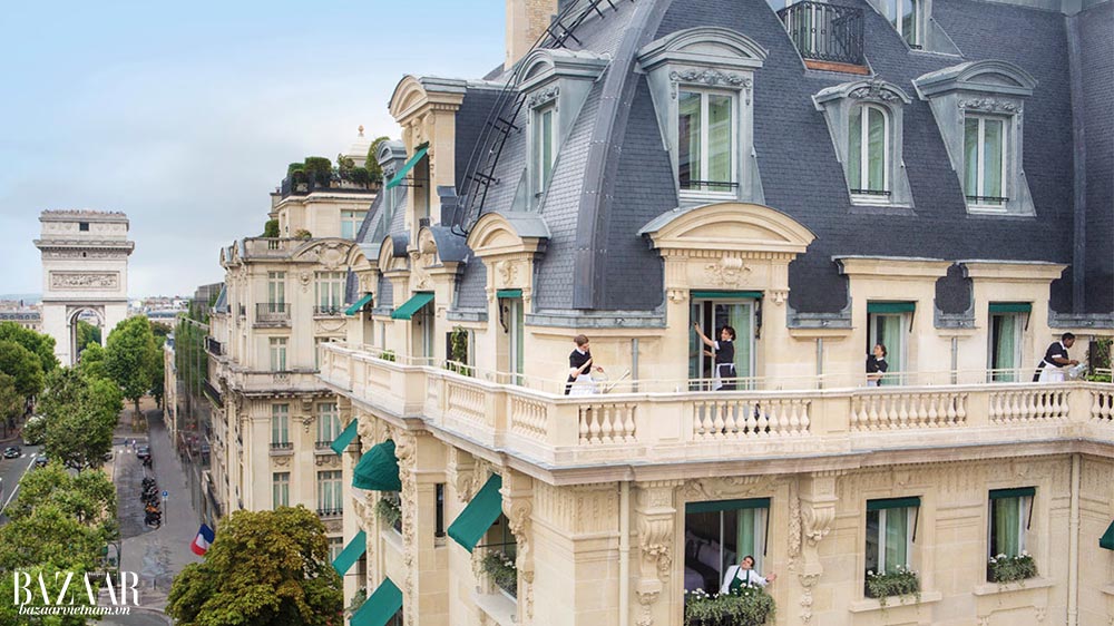 Khách sạn 5-sao Paris Le Peninsula chiếm lĩnh hẳn một con phố to