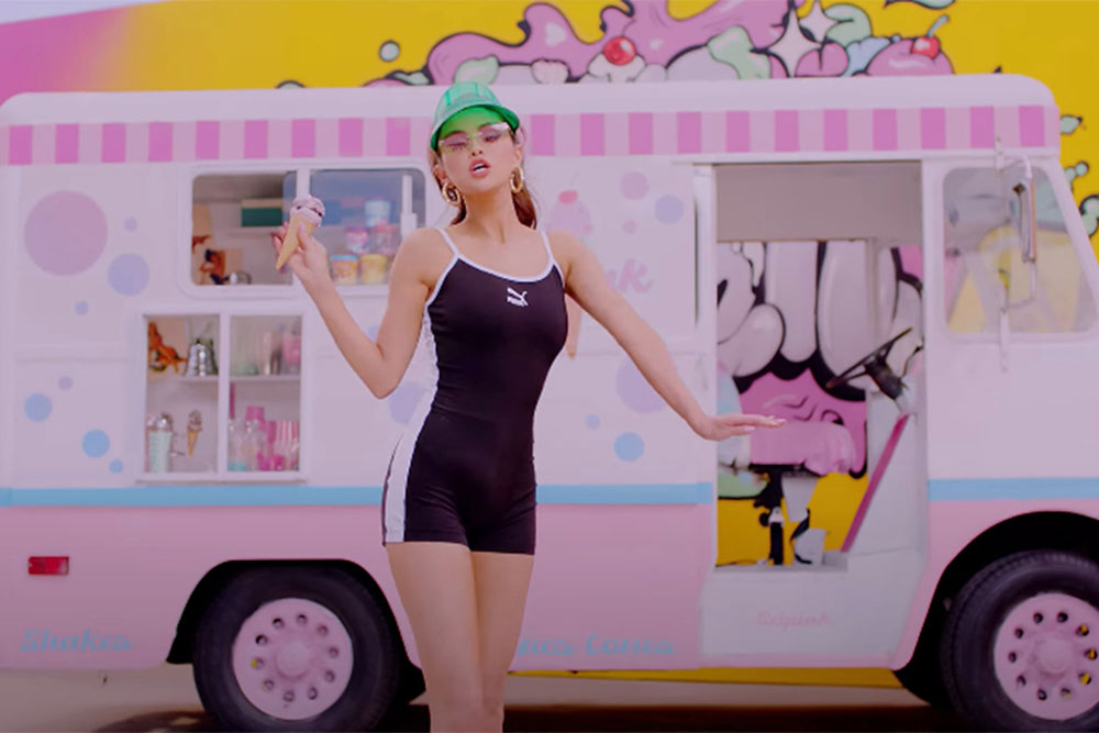 BLACKPINK và Selena Gomez khoe thời trang retro trong MV Ice Cream