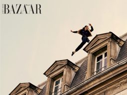 Saint Laurent Men Xuân Hè 2021 mời người mẫu chơi parkour trên mái nhà cheo leo