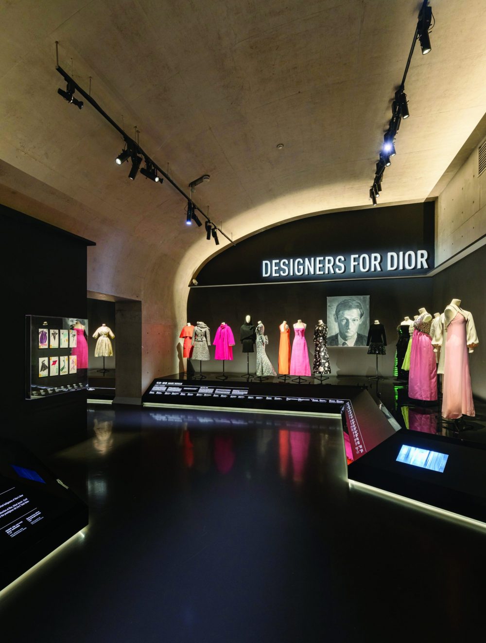 Tham quan trực tuyến "Triển lãm của thế kỷ" Christian Dior: Designer of Dreams
