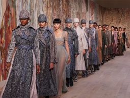 Dior Haute Couture Thu Đông 2021: Lời tri ân gửi tới những nghệ nhân dệt may