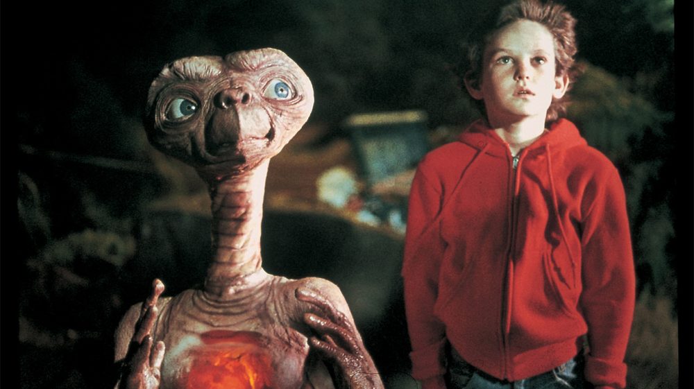 Cậu bé ngoài hành tinh E.T.
