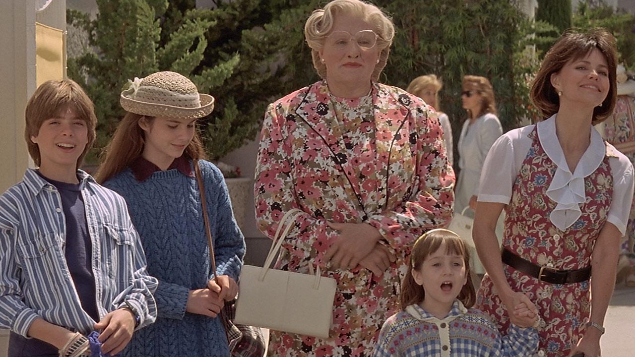 Phim hài hoặc nhất từng thời đại - cười cợt bể bụng: chỉ hình mẫu mạo xưng - Mrs Doubtfire (1993)