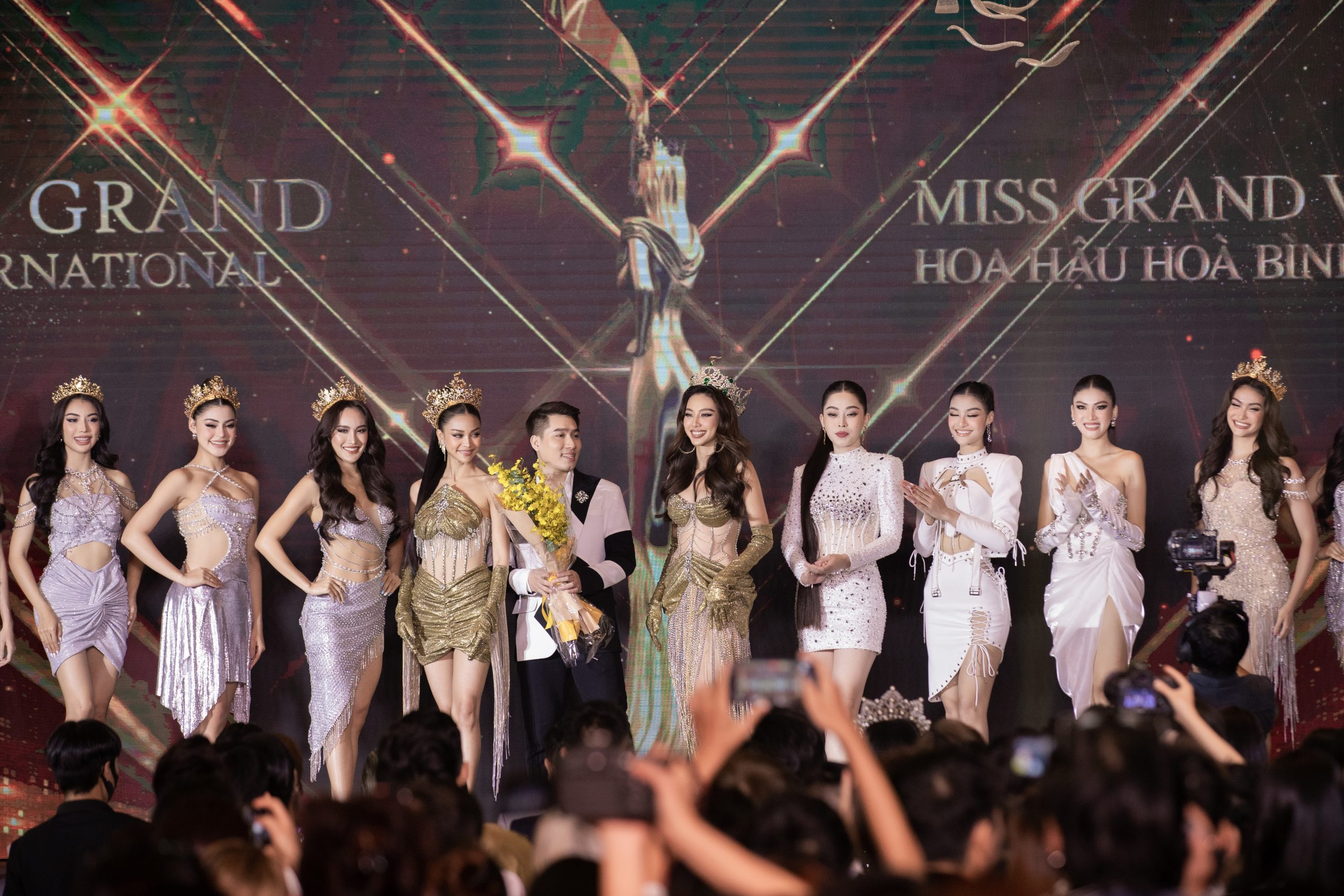 Harper's Bazaar_Miss Grand International mặc đồ NTK Trần Ninh Hưng_05