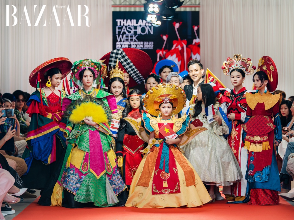 Các mẫu nhí Việt Nam mở màn Thailand Fashion Week tại Bangkok, với bộ sưu tập Thanh âm Việt và sắc màu 5 châu của NTK Đắc Ngọc 