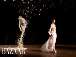 Iris Van Herpen Haute Couture Thu Đông 2022 thử nghiệm với metaverse