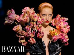 Schiaparelli Haute Couture Thu Đông 2022 tưởng nhớ các cựu giám đốc sáng tạo