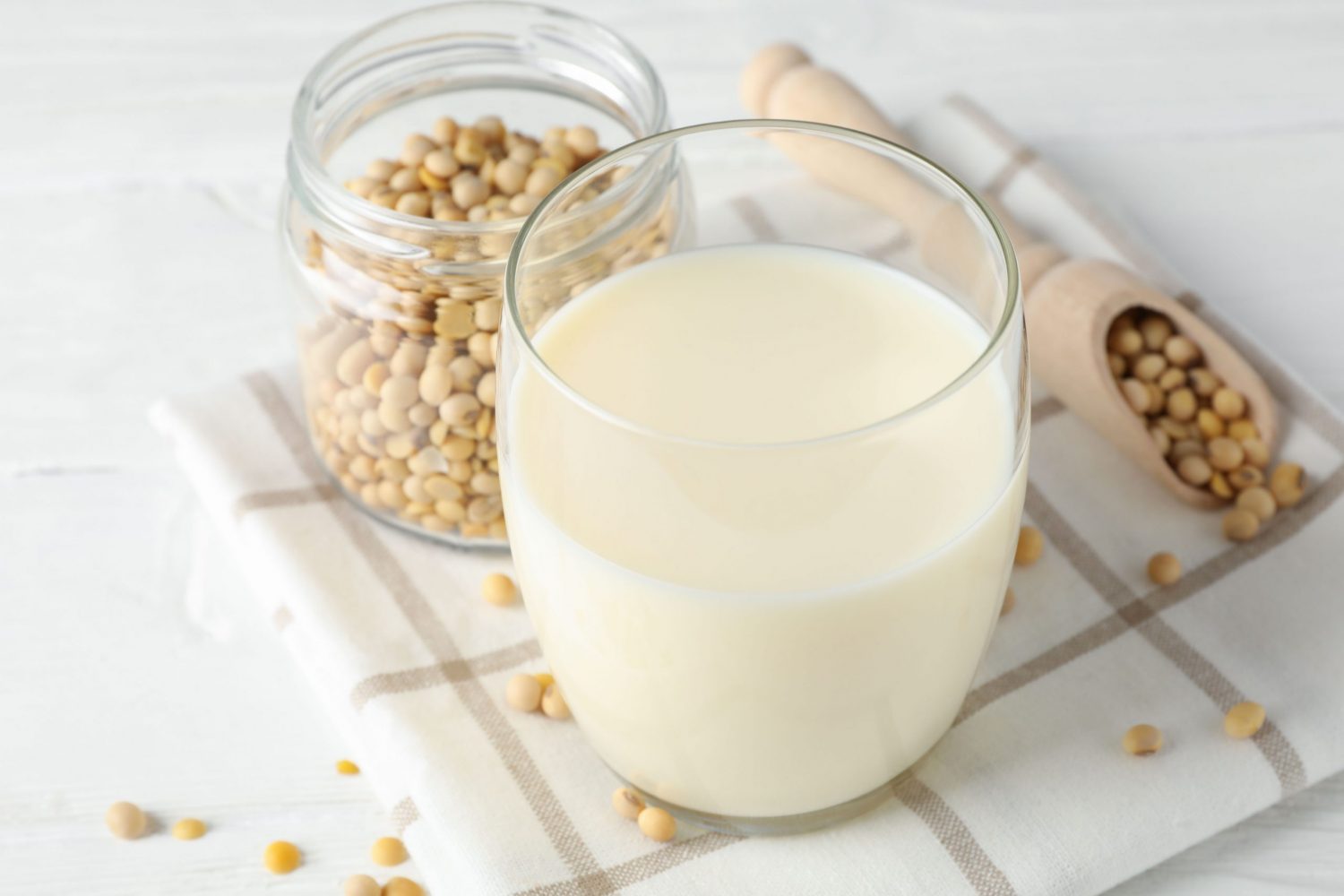 Tác hại của sữa đậu nành đối với nữ giới: Không tốt cho người bị suy giáp