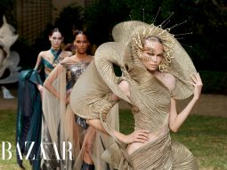 Iris Van Herpen Haute Couture Thu Đông 2023 tìm cảm hứng ở sáng kiến đại dương