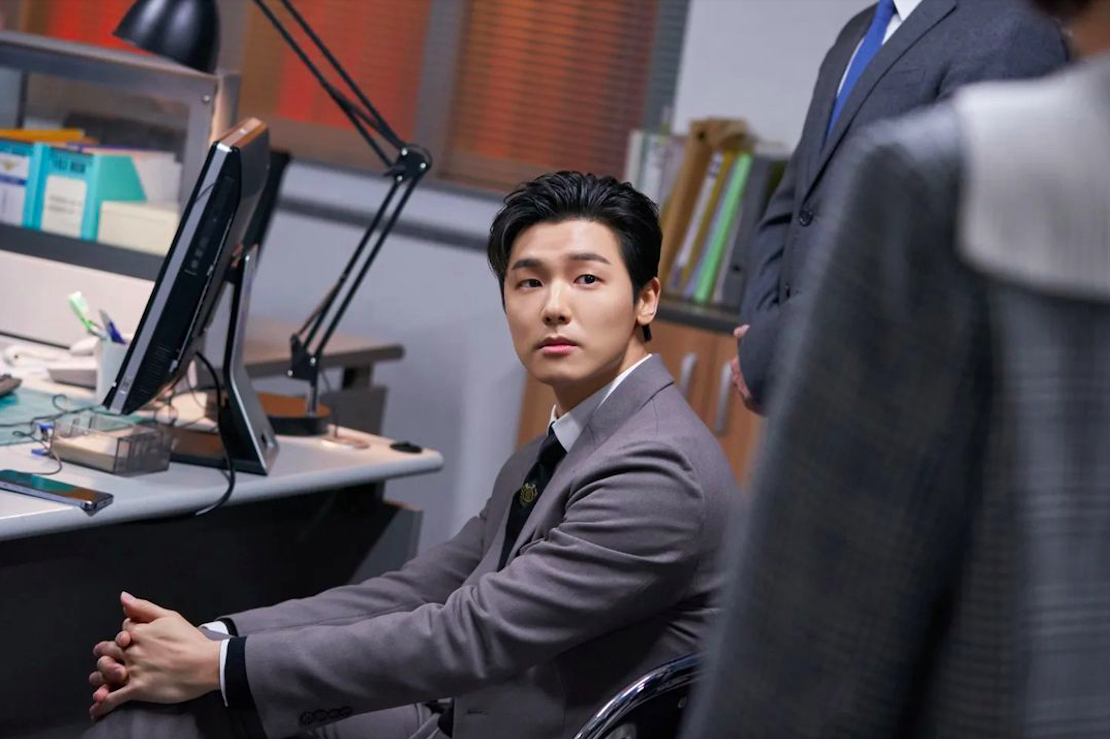 Kang Min Hyuk vai Han Jun Kyung