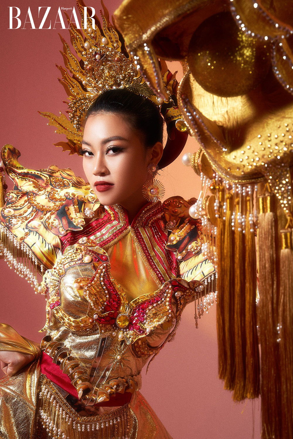 Harper's Bazaar_Đoàn Thu Thủy trình diễn trang phục dân tộc tại Miss Global 2023_03