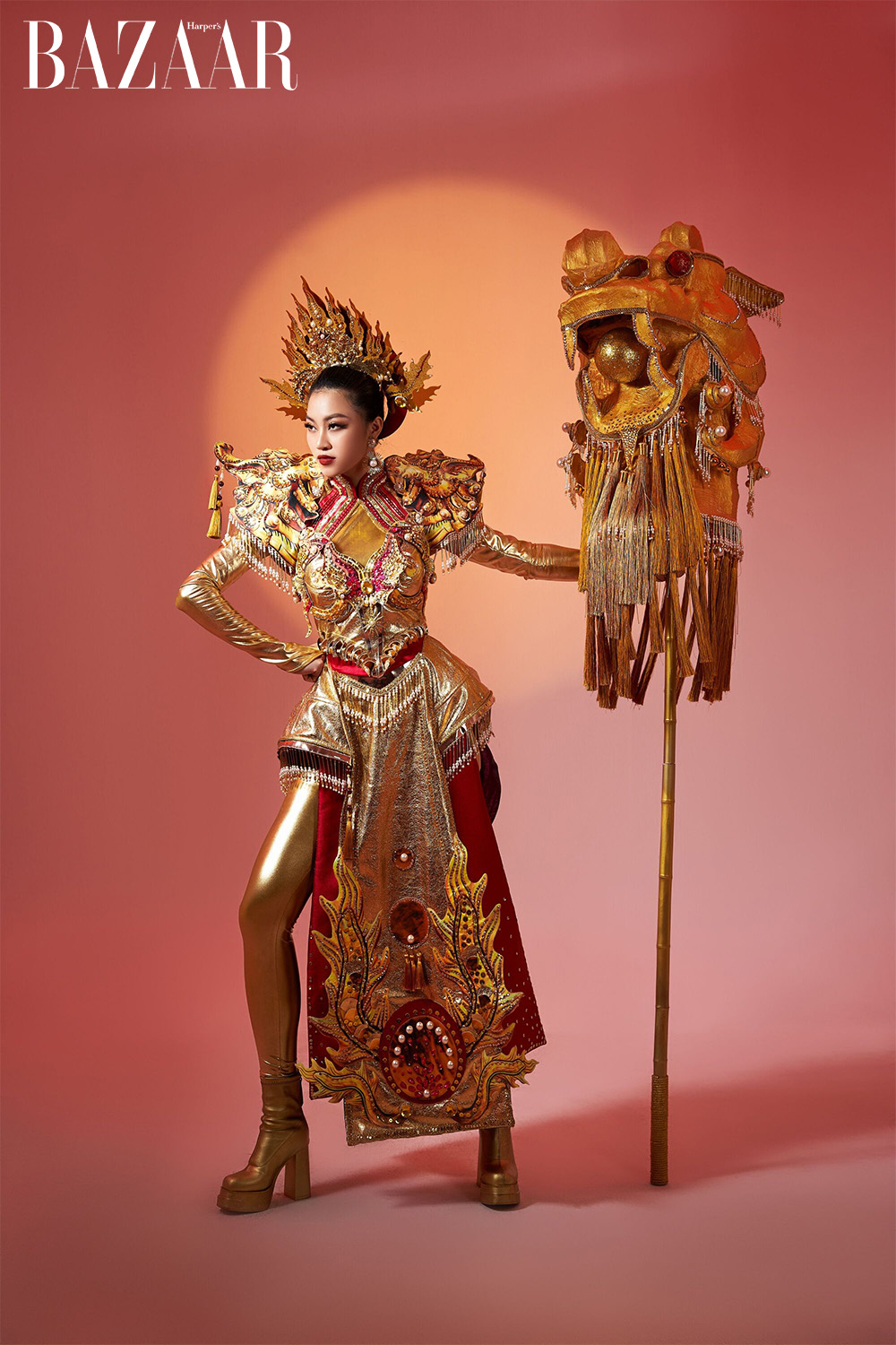 Harper's Bazaar_Đoàn Thu Thủy trình diễn trang phục dân tộc tại Miss Global 2023_04