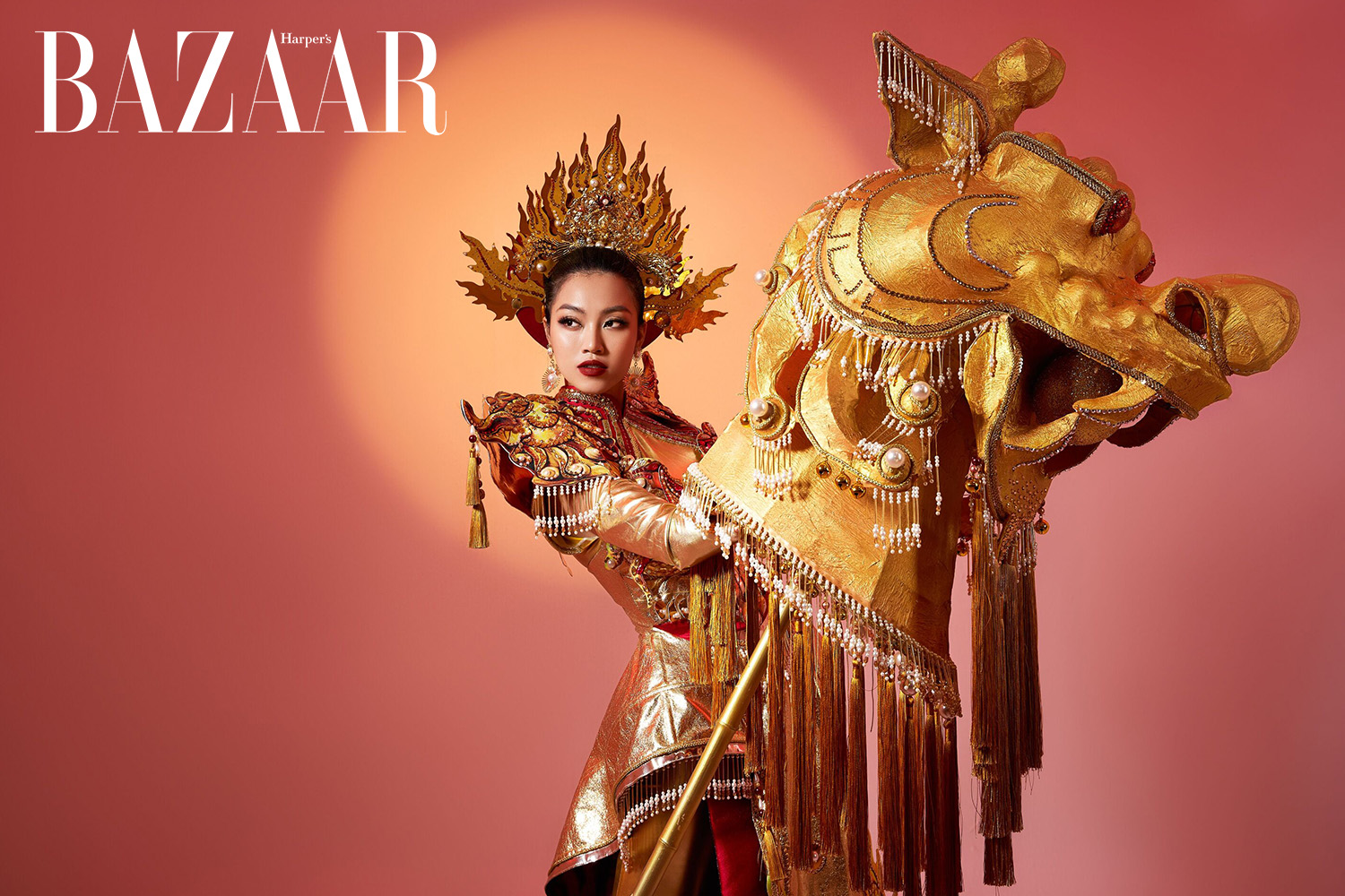 Harper's Bazaar_Đoàn Thu Thủy trình diễn trang phục dân tộc tại Miss Global 2023_05