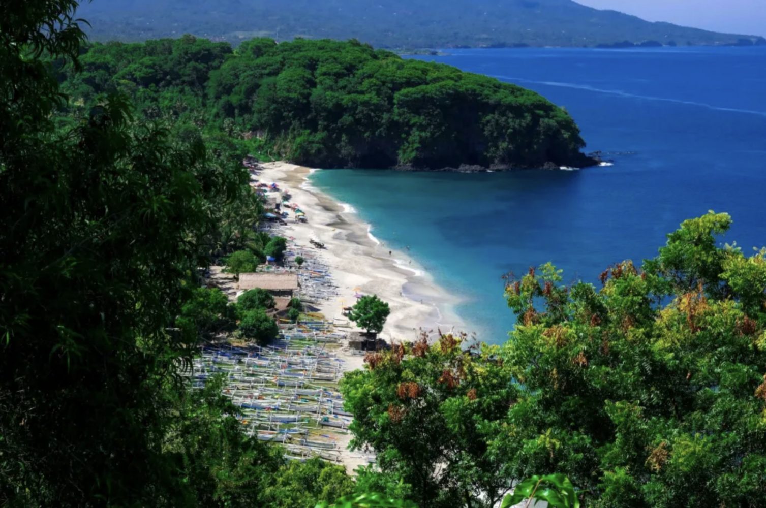 Du lịch Bali mùa nào đẹp nhất? Tắm biển tại Virgin beach