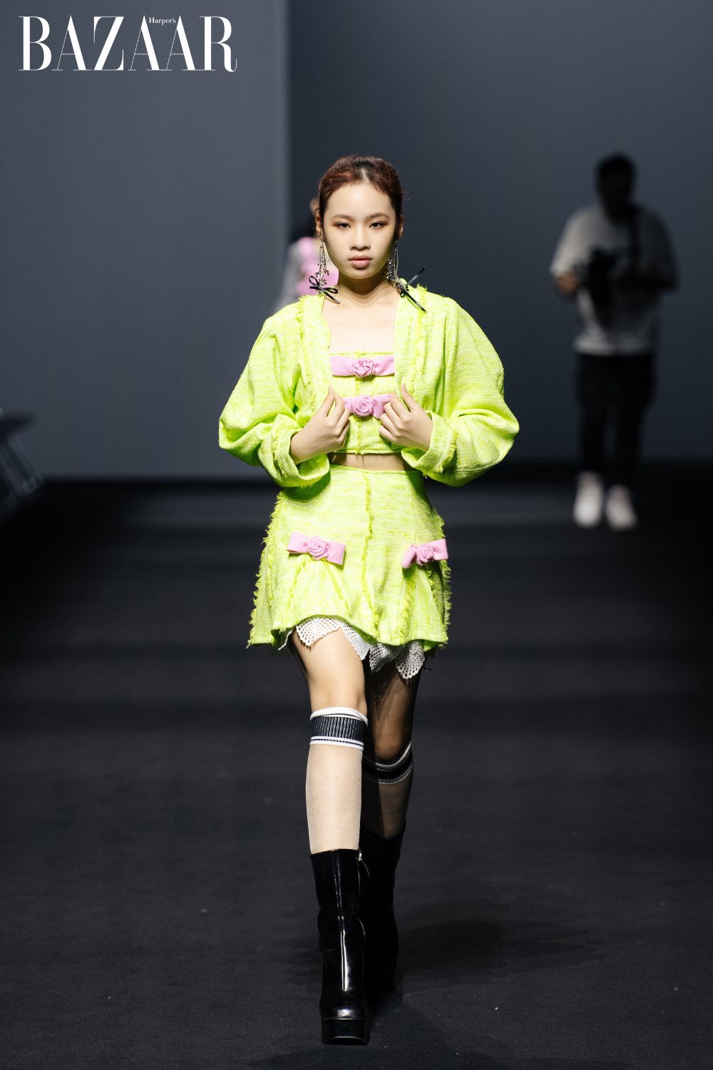 Mẫu nhí Almira Bảo Hà trên sàn catwalk Seoul Fashion Week