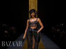 Dolce & Gabbana Thu Đông 2024: Tuxedo khoác ngoài nội y, tại sao không?